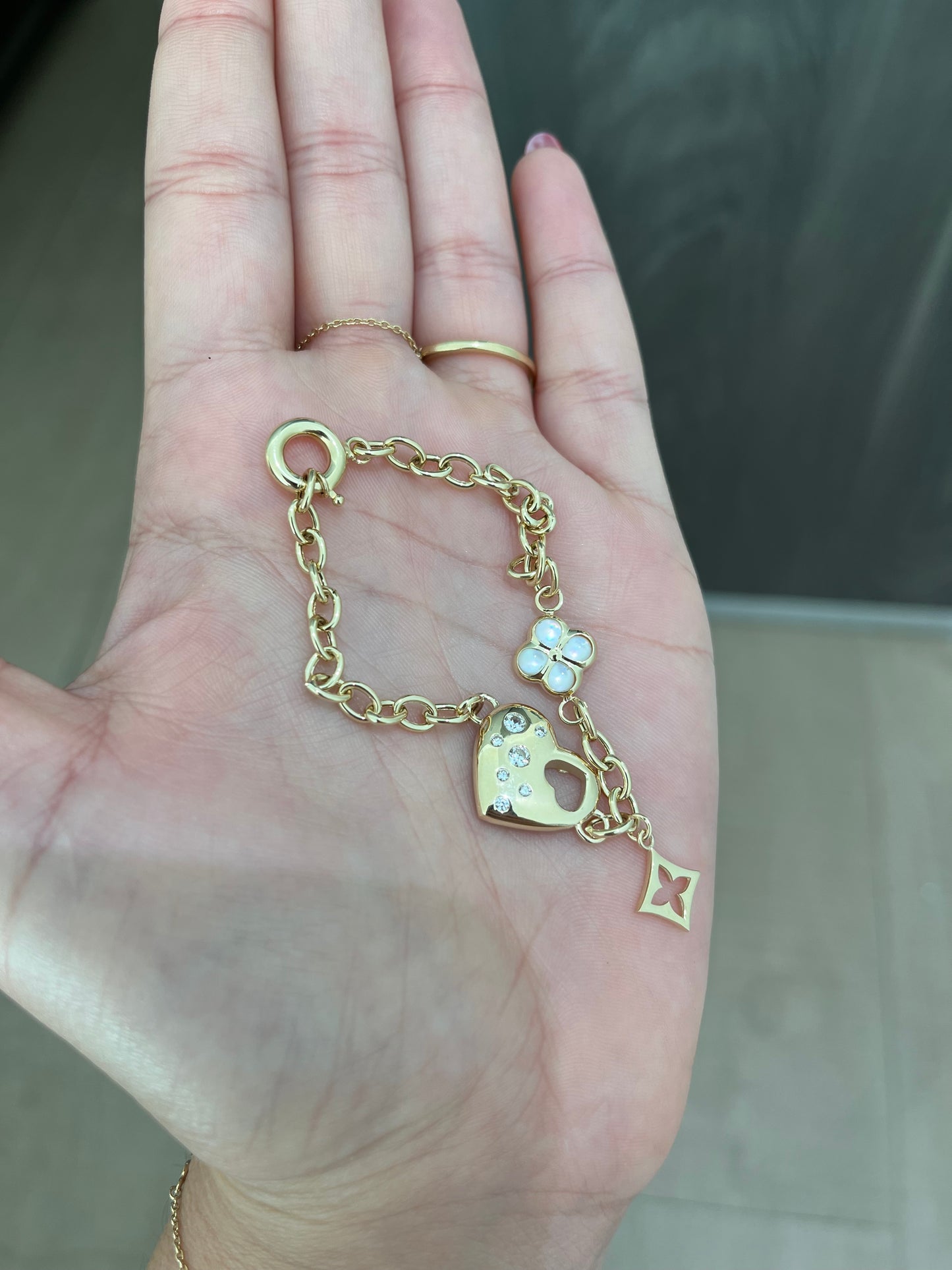 Corazón CZ Bracelet + Flor Perla