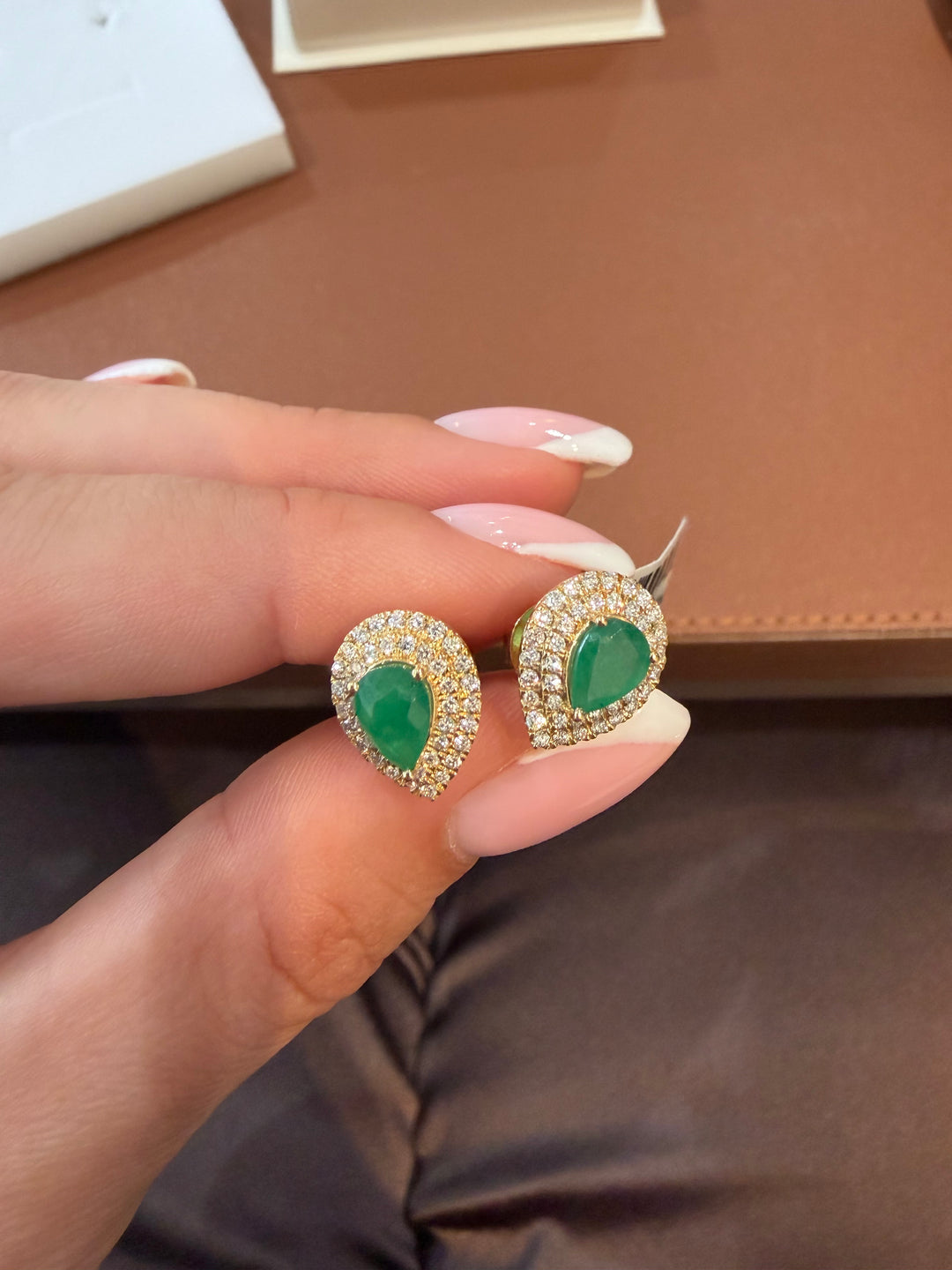 14K Pear Emerald yellow gold and diamonds Earrings pushbacks