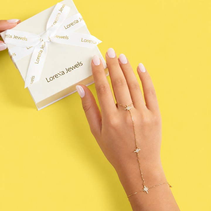 14K Yellow Gold and Diamonds LJ Exclusive Destellos Hand Chain Bracelet connected to Ring