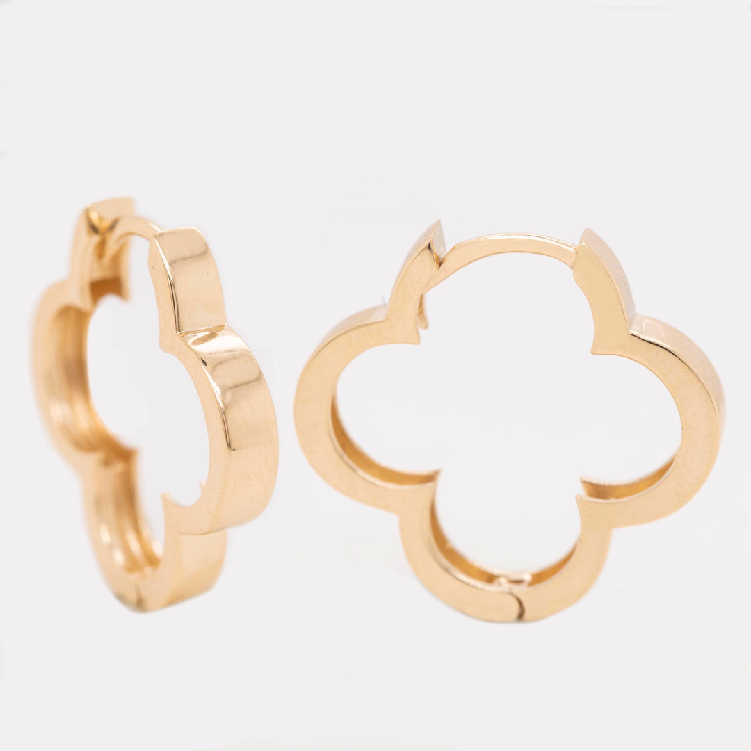 14K Trebol Hoops