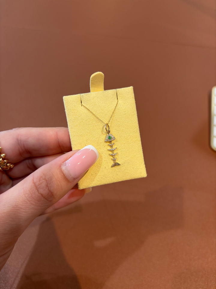 14K Yellow Gold Bone Fish Round Bezel Emerald Pendant