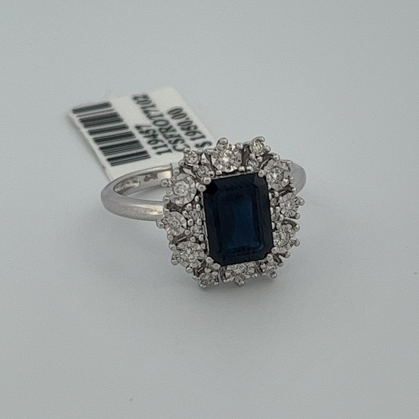 Sapphire 1.95 CT Diamond 0.16ct Ring
