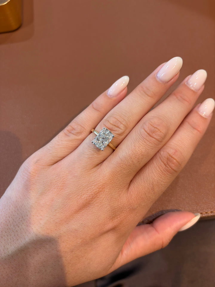 18K Yellow Gold Radiant Cut Lab Diamond Ring