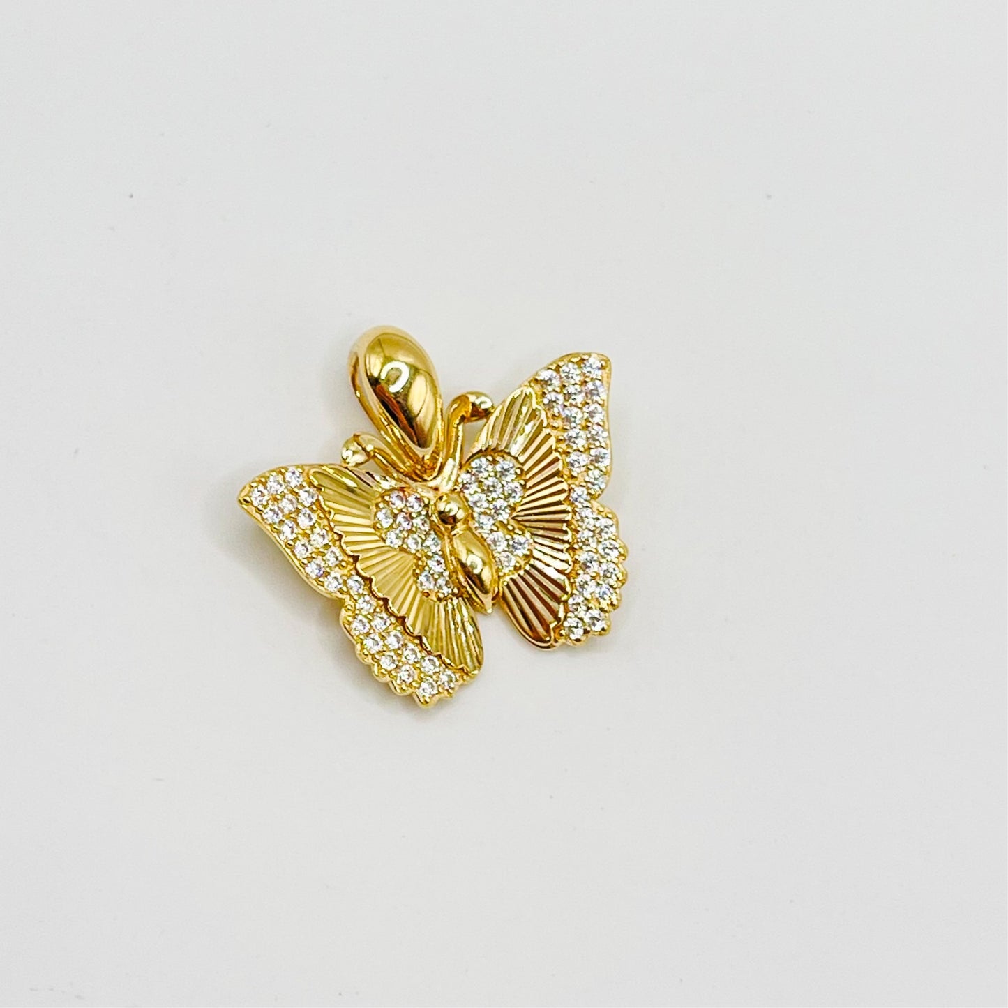 Mariposa Linda Pendant
